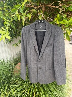 Delicious Men's Gray Herringbone Sport Coat
